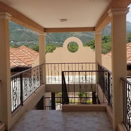 Apt 12, Executive Suites Ja - Palms Enfield Exterior foto