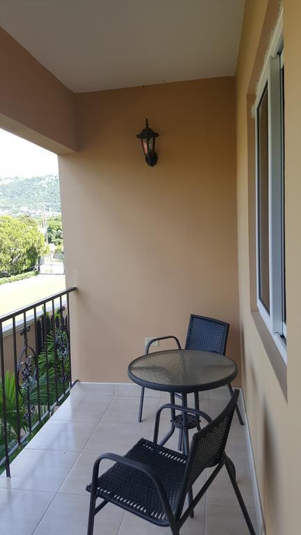 Apt 12, Executive Suites Ja - Palms Enfield Exterior foto